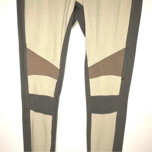 BCBG MaxAzria leggings in perfect condition - Picture 5 of 8